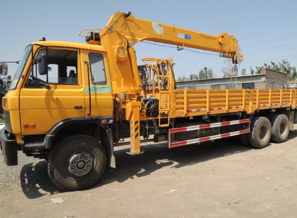 東風153后雙橋13噸五節臂隨車吊 東風153后雙橋13噸五節臂隨車吊