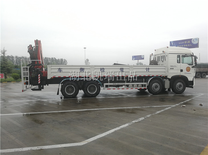 連云港市計量檢定測試中心計量檢衡車發運(右) 連云港市計量檢定測試中心計量檢衡車發運(右)