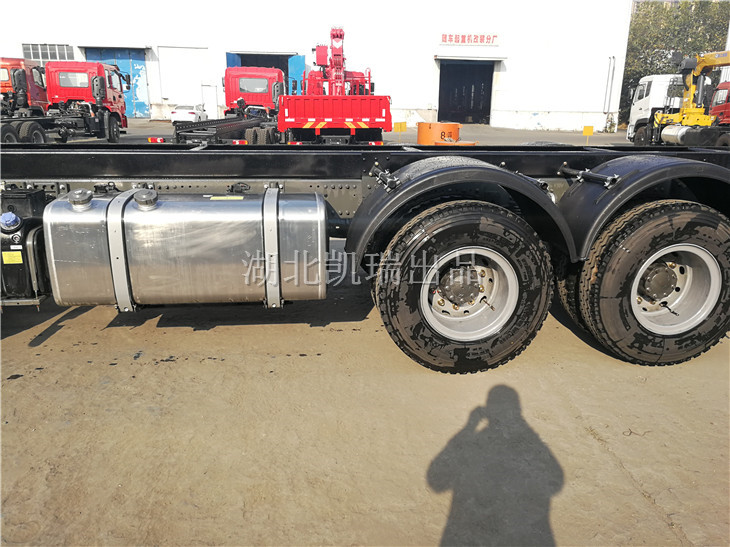 T5G計(jì)量檢衡車600L鋁合金雙腔油箱 T5G計(jì)量檢衡車600L鋁合金雙腔油箱