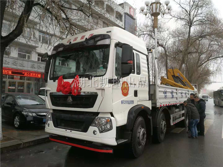 梅河口市產(chǎn)品質(zhì)量計(jì)量檢測所領(lǐng)導(dǎo)查看計(jì)量檢衡車車況 梅河口市產(chǎn)品質(zhì)量計(jì)量檢測所領(lǐng)導(dǎo)查看計(jì)量檢衡車車況