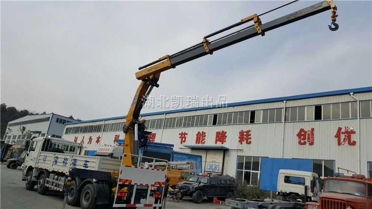 測試徐工12噸檢衡車吊機(jī)性能 測試徐工12噸檢衡車吊機(jī)性能