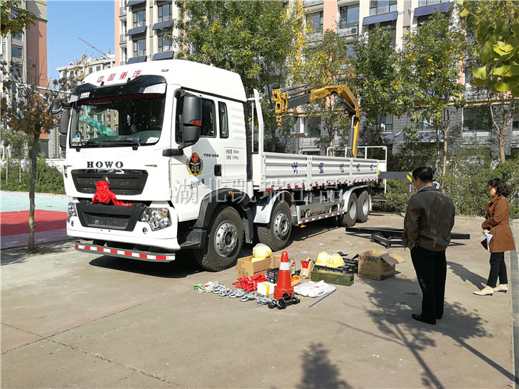 濰坊市計(jì)量所領(lǐng)導(dǎo)驗(yàn)收車輛 濰坊市計(jì)量所領(lǐng)導(dǎo)驗(yàn)收車輛