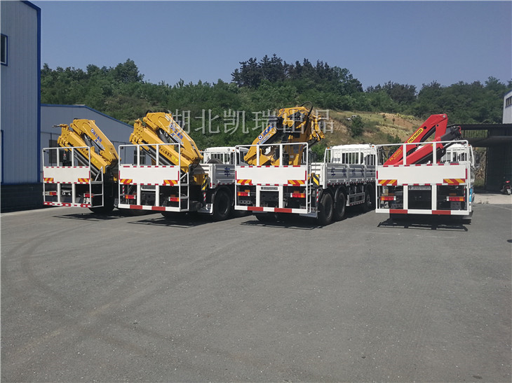 四臺檢衡車尾部整體特寫 四臺檢衡車尾部整體特寫