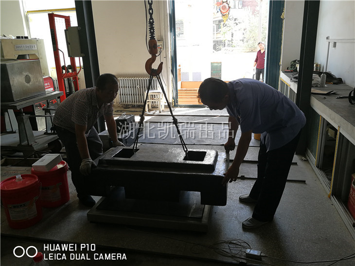 帶有緩降裝置的吊裝 帶有緩降裝置的吊裝