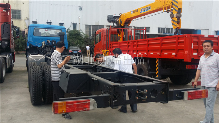 灤南縣質監局領導查看專用底盤細節 灤南縣質監局領導查看專用底盤細節