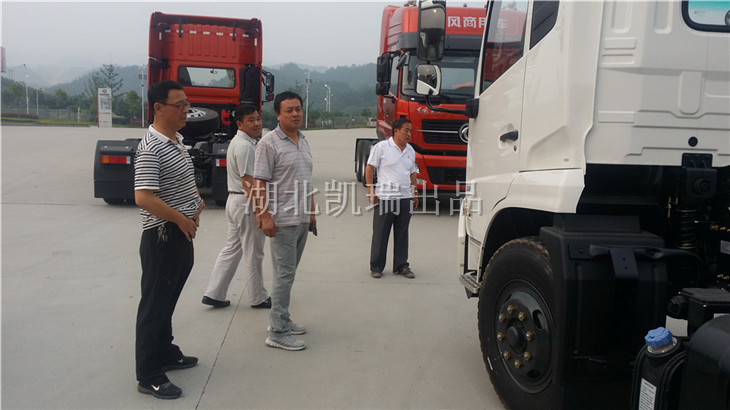 到東風商用車交付中心實地查看車輛配置 到東風商用車交付中心實地查看車輛配置