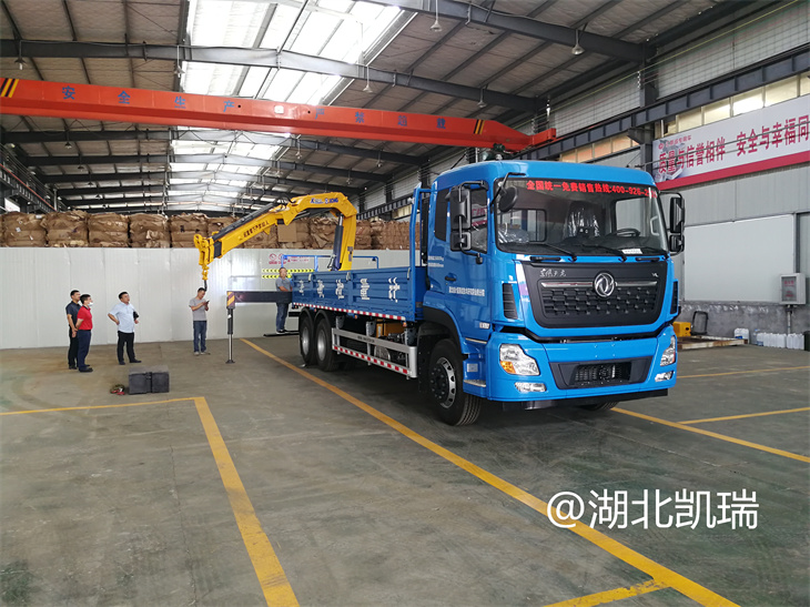 仙桃分院領導檢查檢衡車吊機功能 仙桃分院領導檢查檢衡車吊機功能