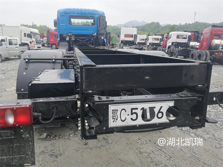 鉚接加強的檢衡車吊機安裝位置 鉚接加強的檢衡車吊機安裝位置